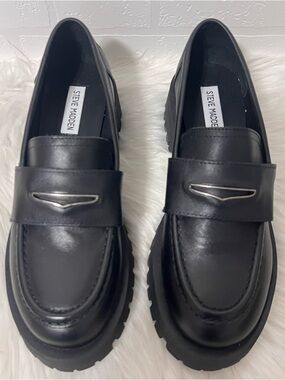 Steve Madden Lawrence Black Leather Lug Chunky Sole Penny Loafers NEW Size 9